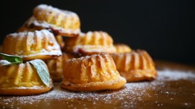 Pudra şekeri tatlı çörek lor