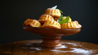 Pudra şekeri tatlı çörek lor