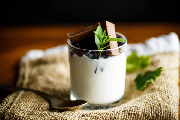 Yogurt Casero Dulce Con Grosella Negra Vaso —  Fotos de Stock