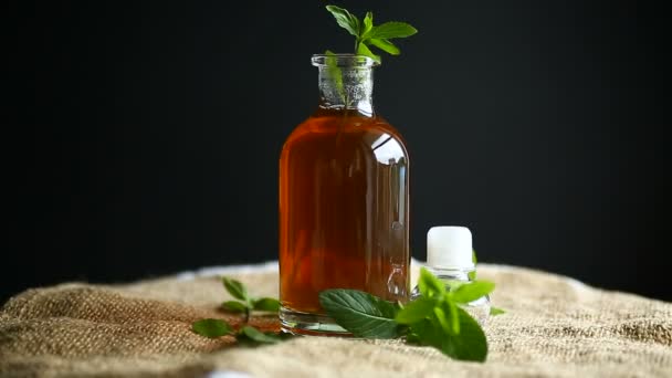 Mint syrup in a glass bottle — Stock Video