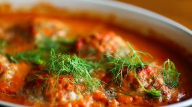 Domates soslu köfte.