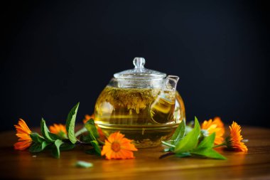 calendula ile taze sıcak çay