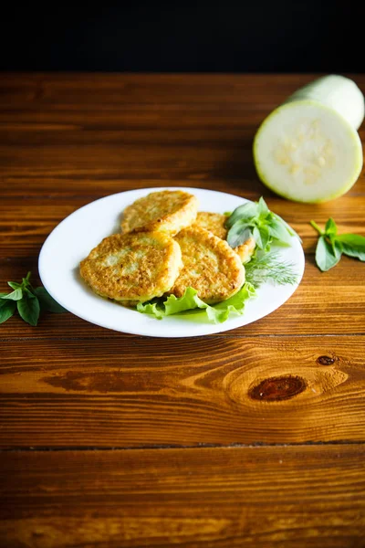 Gebratene Zucchini-Krapfen — Stockfoto