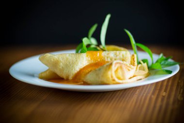 tatlı ince bir plaka reçel krep