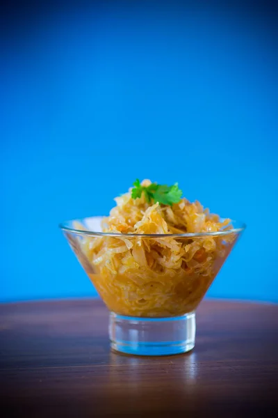 유리 그릇에 당근와 조 림된 양배추 — 스톡 사진
