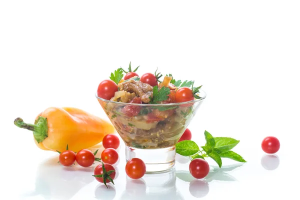 Una Ensalada Caliente Berenjena Horno Pimientos Con Tomates Cherry Tazón — Foto de Stock