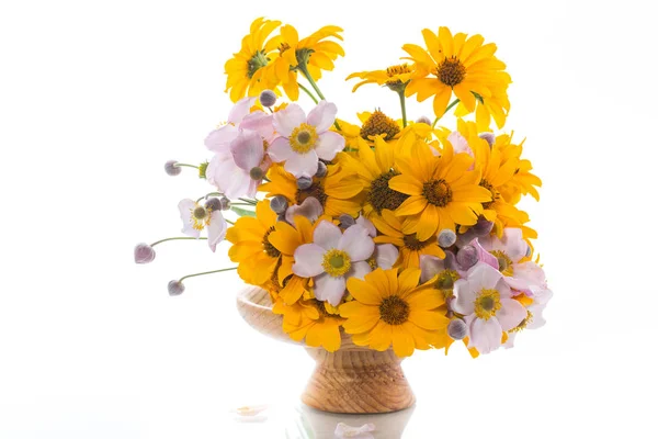 Bouquet Von Gelben Großen Gänseblümchen Isoliert Auf Weißem Hintergrund — Stockfoto