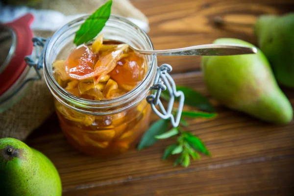 Süße Fruchtmarmelade Mit Äpfeln Und Birnen Glas Auf Einem Holztisch — Stockfoto