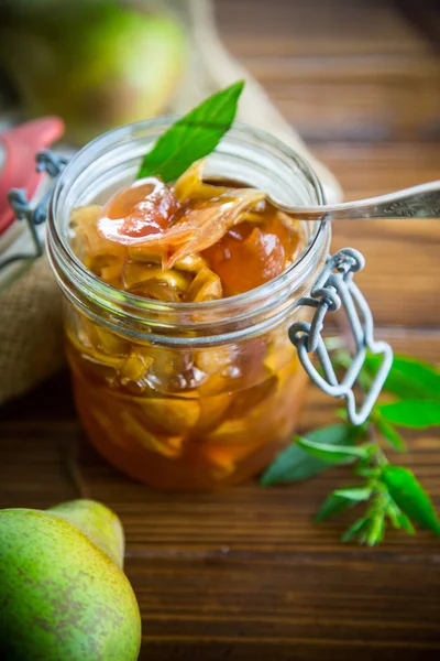 Mermelada Frutas Dulces Con Manzanas Peras Frasco Vidrio Sobre Una —  Fotos de Stock