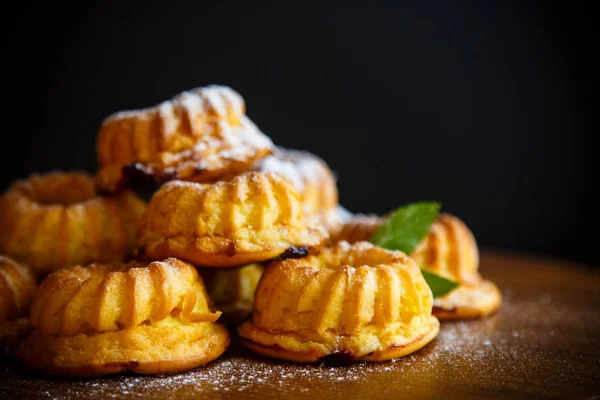 Sweet Muffin Curd Sugar Powder Wooden Table — Stock Photo, Image