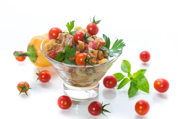 Una Ensalada Caliente Berenjena Horno Pimientos Con Tomates Cherry Tazón — Foto de Stock