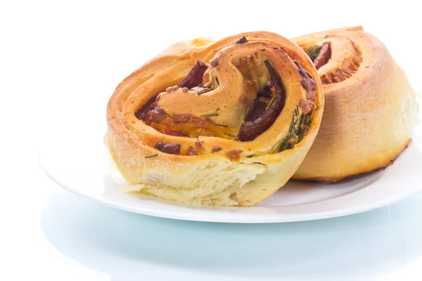 Panini Rotolo Con Salsiccia Ripieno Fondo Bianco — Foto Stock