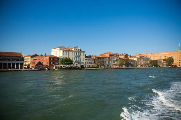 Velence. Olaszország. Szeptember 8-án, 2018.Grand csatorna a turisták csónakjai nyáron, Velence, Olaszország. — Stock Fotó