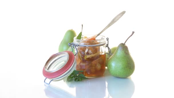 Sweet fruit jam with apples and pears in a glass jar — Stock Video