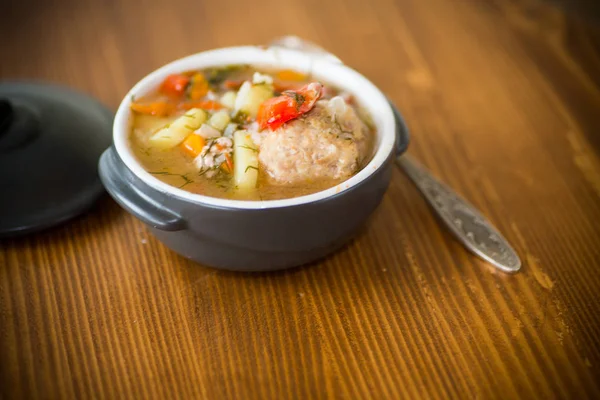 Sopa Verduras Con Albóndigas Pimienta Plato Sobre Mesa —  Fotos de Stock