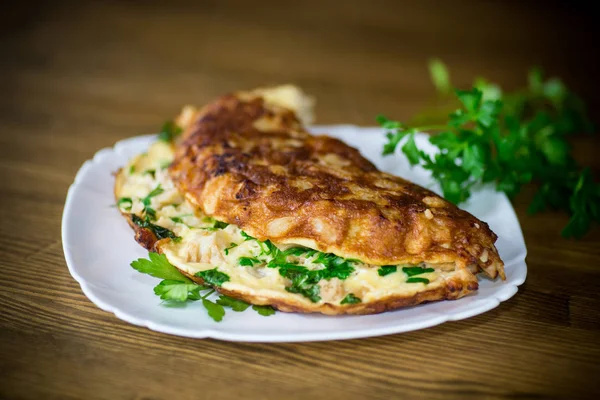 Tortilla Frita Con Coliflor Verduras Plato Sobre Una Mesa Madera —  Fotos de Stock