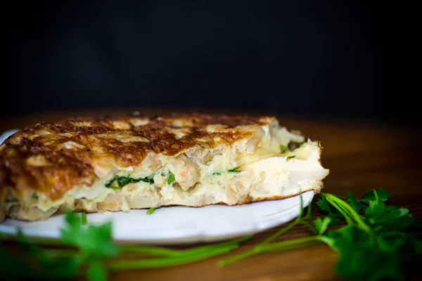 Frittata Fritta Con Cavolfiore Verdure Piatto Tavolo Legno — Foto Stock