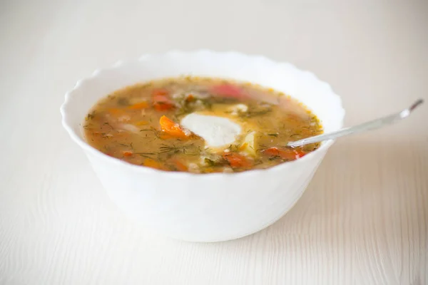 Gemüsesuppe Mit Frikadellen Und Pfeffer Einem Teller Auf Dem Tisch — Stockfoto