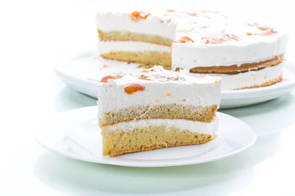 Stück Hausgemachte Süße Torte Mit Sahne Und Aprikosendosen Einem Teller — Stockfoto