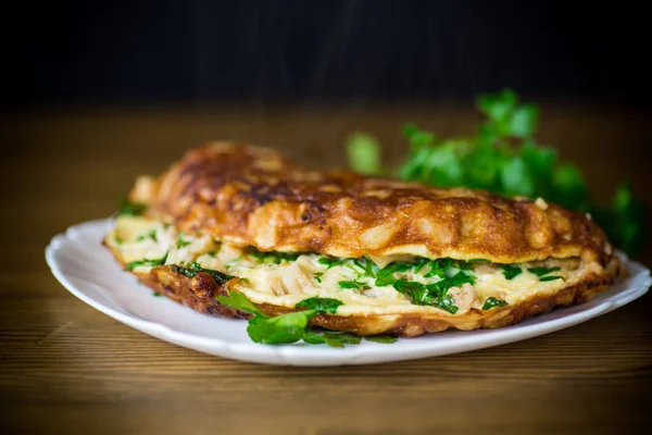 Tortilla Frita Con Coliflor Verduras Plato Sobre Una Mesa Madera —  Fotos de Stock