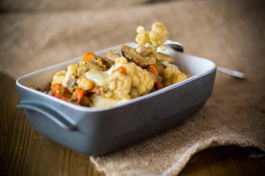 Mantar ve seramik form Poğaca fırında karnabahar