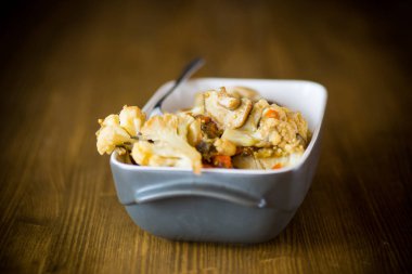 Mantar ve seramik form Poğaca fırında karnabahar