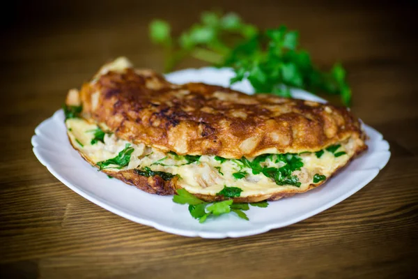 Smażony omlet z kalafiora i zielenie w płycie — Zdjęcie stockowe