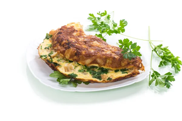 Frittata fritta con cavolfiore e verdi in un piatto — Foto Stock