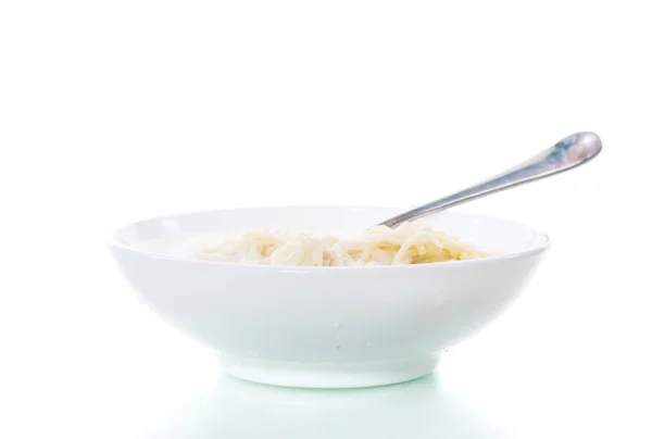 Fideos dulces caseros con leche en un plato —  Fotos de Stock