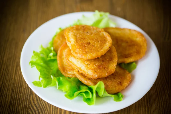 Potato Pancakes Lettuce Leaves Plate Wooden Table — Stock Photo, Image