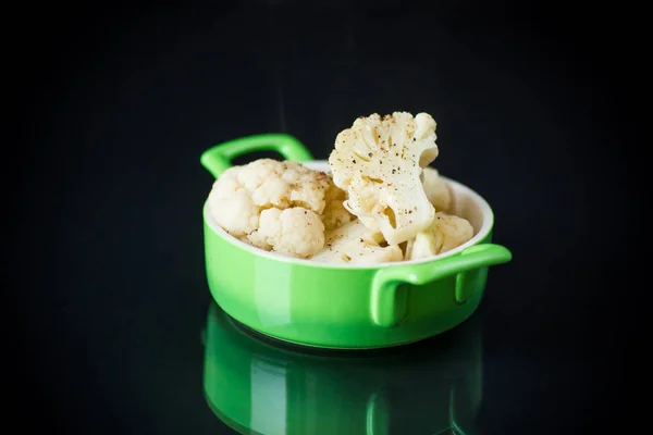 Boiled cauliflower with spices in a bowl — Stock Photo, Image