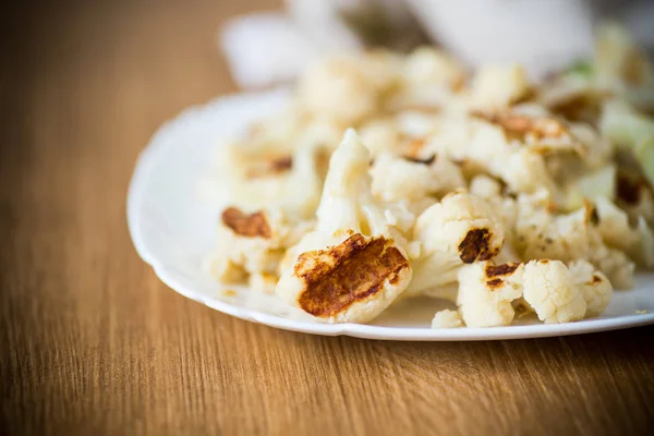 Bloemkool, gekookt zonder boter op de grill — Stockfoto