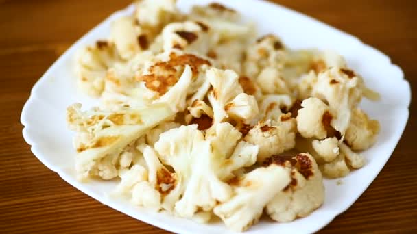 Couve-flor, cozida sem manteiga na grelha — Vídeo de Stock
