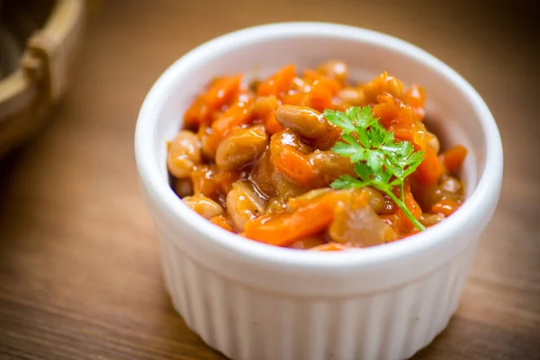 Stewed diet beans with vegetables in a bowl — Stock Photo, Image
