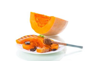 bir tabakta bal ile ızgara tatlı olgun kabak