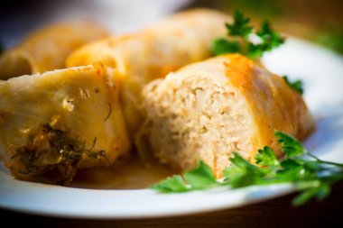 Dolması Lahana yaprakları kıyma ve pirinç domates sos ile.