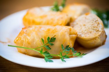 Dolması Lahana yaprakları kıyma ve pirinç domates sos ile.