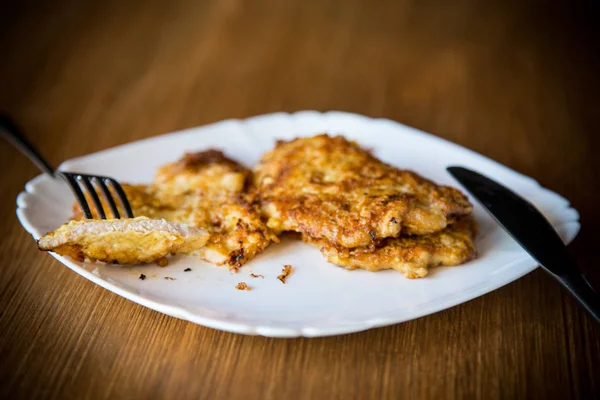 かき揚げ、板の豚フィレ肉チョップ — ストック写真