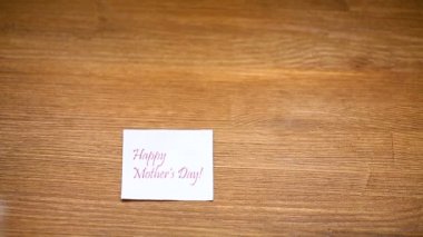 Anne için tebrikler ile sümbül bahar güzel çiçekler