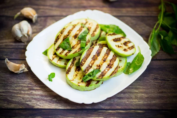 Grilled zucchini slices with garlic and spices — Stock Photo, Image