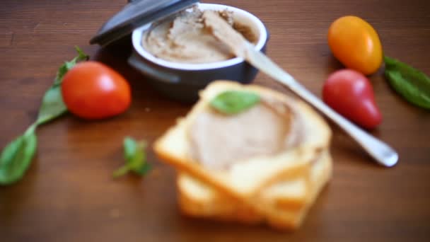 Sandwiches with homemade chicken liver pate closeup — Stock Video