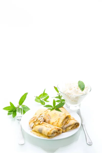 Sweet fried thin pancakes with cottage cheese inside — Stock Photo, Image