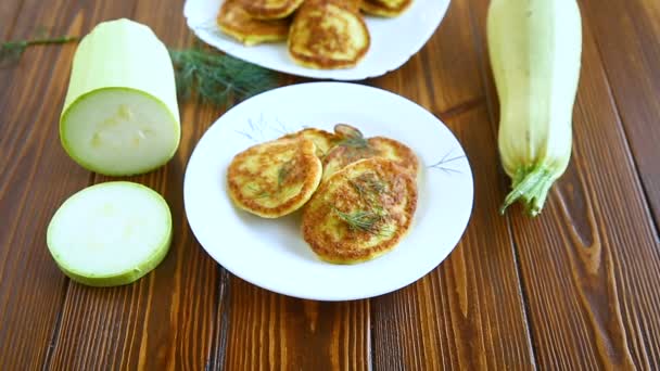 Vegetable fritters made from green zucchini in a plate — Stock Video