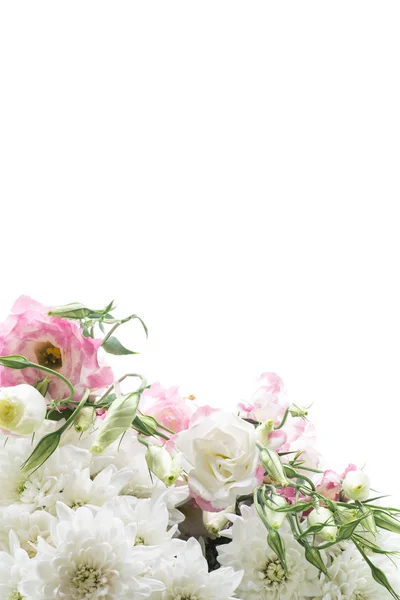 Hermosas flores de lisianthus rosa aisladas en blanco — Foto de Stock