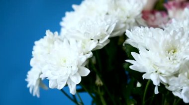 beyaz krizantem ve lisianthus güzel büyük buket