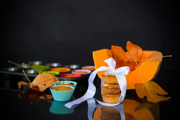 Baked sweet pumpkin muffins with dried apricots inside — Stock Photo, Image