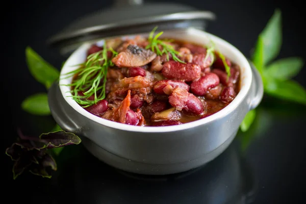 Frijoles rojos cocidos con varias verduras Fotos De Stock