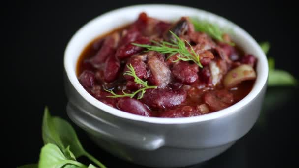 Frijoles rojos cocidos con varias verduras — Vídeo de stock