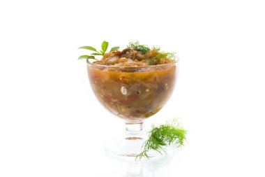 Kırsal kasede patlıcan havyarı. Yakın plan.