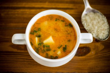 Tabakta sebzeli domates çorbası